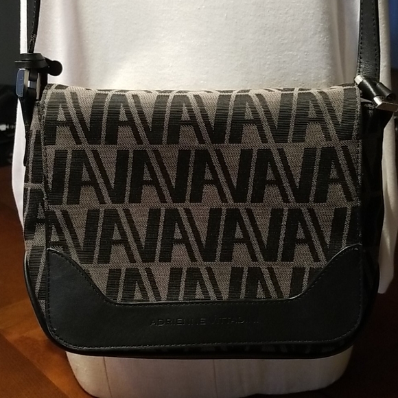 adrienne vittadini shoulder bags